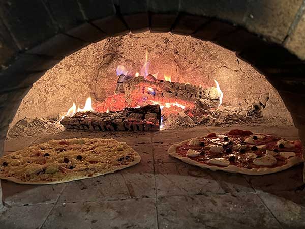Les pizzas au feu de bois